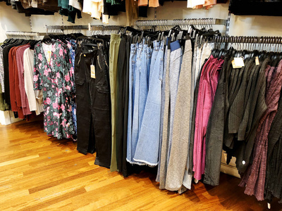 現(xiàn)代服裝零售 從衣架陳列到消費(fèi)體驗(yàn)的革新